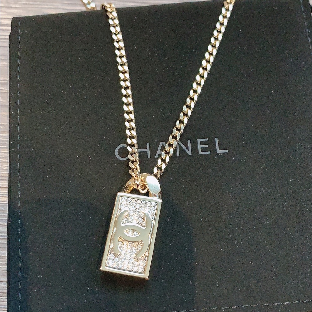 Chanel Gold-Tone Rectangular Cc Logo Pendant Neck… - image 8